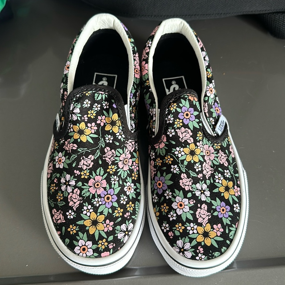 Girls size 13 floral vans brand new never worn